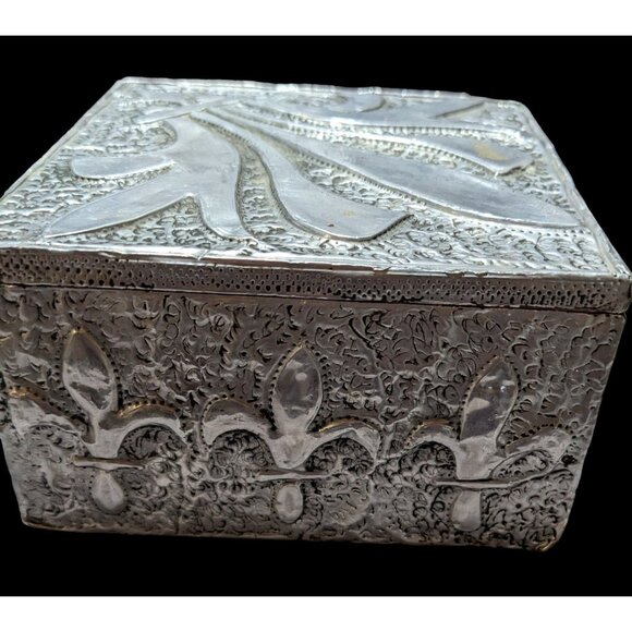 Silver Repousse Fleur De Lis Trinket Box - Picture 6 of 14